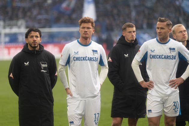 24.01.2026, xhfmx, Fussball 2.Bundesliga, Karlsruher SC - Hertha BSC Berlin v.l. Kevin Sessa (Hertha BSC), Sebastian Gronning (Hertha BSC), Michael Cuisance (Hertha BSC), Paul Seguin (Hertha BSC) (DFL DFB REGULATIONS PROHIBIT ANY USE OF PHOTOGRAPHS as IMAGE SEQUENCES and or QUASI-VIDEO) Karlsruhe