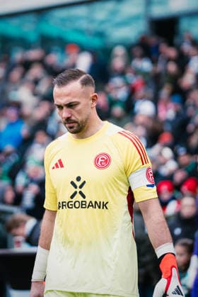 2. Bundesliga: Hannover 96 vs. Fortuna Düsseldorf, 24.01.2026 Florian Kastenmeier (Fortuna Düsseldorf, 33) beim Einlauf; Fußball, 2. Bundesliga, 19. Spieltag: Hannover 96 vs. Fortuna Düsseldorf am 24.01.2026 in der Heinz von Heiden Arena, Hannover DFL REGULATIONS PROHIBIT ANY USE OF PHOTOGRAPHS AS IMAGE SEQUENCES AND OR QUASI-VIDEO.