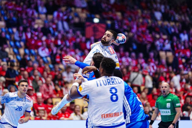 Wurf Tor Martim Costa (Portugal, 79) DEN, Frankreich vs. Portugal, Handball, EHF Europameisterschaft 2026, Hauptrunde, Spieltag 2, 24.01.2026 DEN, Frankreich vs. Portugal, Handball, EHF Europameisterschaft 2026, Hauptrunde, Spieltag 2, 24.01.2026 Herning Copyright: xEibner-Pressefoto MarcelxvonxFehrnx EP_MFN