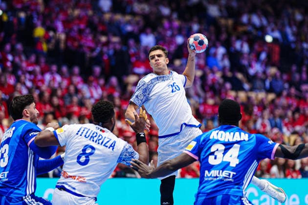 Wurf Tor Francisco Costa (Portugal, 26) DEN, Frankreich vs. Portugal, Handball, EHF Europameisterschaft 2026, Hauptrunde, Spieltag 2, 24.01.2026 DEN, Frankreich vs. Portugal, Handball, EHF Europameisterschaft 2026, Hauptrunde, Spieltag 2, 24.01.2026 Herning Copyright: xEibner-Pressefoto MarcelxvonxFehrnx EP_MFN