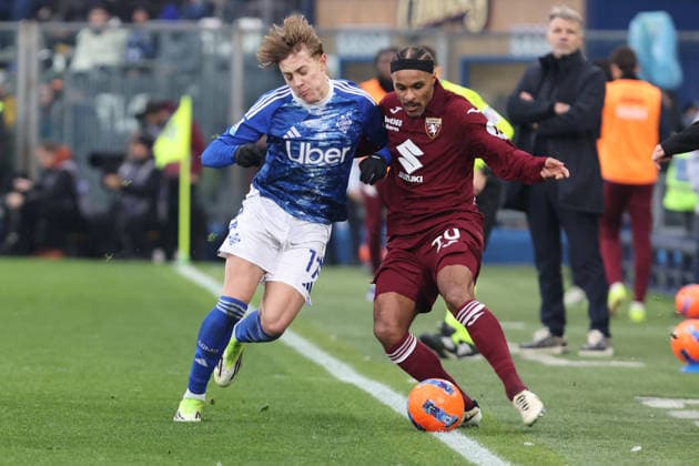 ComoÕs ComoÕs Jesus Rodriguez TorinoÕs Valentino Lazaro during the Serie A soccer match between Como and Torino at the Giuseppe Sinigaglia stadium in Como, north Italy - January 24, 2026 - Soccer.  Copyright: xAntonioxSaiai LaPressex