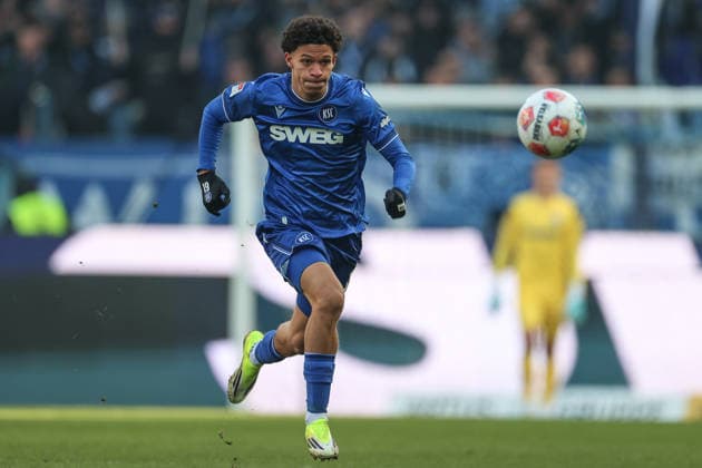 Aktion am Ball Louey Ben Farhat (Karlsruher SC, 19), Karlsruher SC vs. Hertha BSC, 2. Bundesliga, 19. Spieltag, 2025 2026, 24.01.2026, DFL REGULATIONS PROHIBIT ANY USE OF PHOTOGRAPHS AS IMAGE SEQUENCES AND OR QUASI-VIDEO, Karlsruher SC vs. Hertha BSC, 2. Bundesliga, 19. Spieltag, 2025 2026, 24.01.2026 Karlsruhe