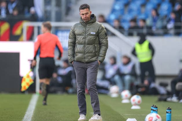 Unzufrieden Christian Eichner (Karlsruher SC, Chef-Trainer), Karlsruher SC vs. Hertha BSC, 2. Bundesliga, 19. Spieltag, 2025 2026, 24.01.2026, DFL REGULATIONS PROHIBIT ANY USE OF PHOTOGRAPHS AS IMAGE SEQUENCES AND OR QUASI-VIDEO, Karlsruher SC vs. Hertha BSC, 2. Bundesliga, 19. Spieltag, 2025 2026, 24.01.2026 Karlsruhe