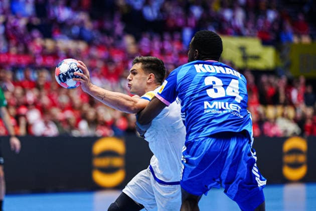 Francisco Costa (Portugal, 26), Karl Konan (Frankreich, 34) DEN, Frankreich vs. Portugal, Handball, EHF Europameisterschaft 2026, Hauptrunde, Spieltag 2, 24.01.2026 DEN, Frankreich vs. Portugal, Handball, EHF Europameisterschaft 2026, Hauptrunde, Spieltag 2, 24.01.2026 Herning Copyright: xEibner-Pressefoto MarcelxvonxFehrnx EP_MFN