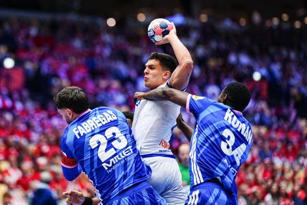 Ludovic Fabregas (Frankreich, 23), Francisco Costa (Portugal, 26), Karl Konan (Frankreich, 34) DEN, Frankreich vs. Portugal, Handball, EHF Europameisterschaft 2026, Hauptrunde, Spieltag 2, 24.01.2026 DEN, Frankreich vs. Portugal, Handball, EHF Europameisterschaft 2026, Hauptrunde, Spieltag 2, 24.01.2026 Herning Copyright: xEibner-Pressefoto MarcelxvonxFehrnx EP_MFN