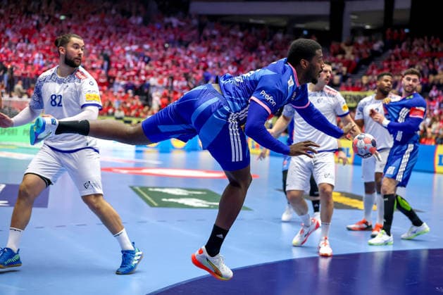 24.01.2026, Handball, Men s EHF EURO 2026, Frankreich - Portugal, Jyske Bank Boxen in Herning, Dänemark, Main Round: Dika Mem (France 10) Dänemark
