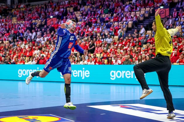 24.01.2026, Handball, Men s EHF EURO 2026, Frankreich - Portugal, Jyske Bank Boxen in Herning, Dänemark, Main Round: Ludovic Fabregas (France 23) wirft auf das Tor von Gustavo Alexandre Cascao Capdeville (Portugal 41) Dänemark