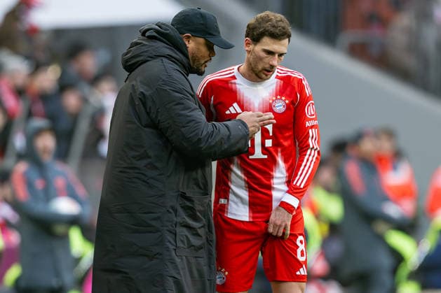 Vincent Kompany (Chef-Trainer, FC Bayern Muenchen) mit Anweisungen an Leon Goretzka (FC Bayern Muenchen, 8) GER, FC Bayern Muenchen vs. FC Augsburg, Fussball, Bundesliga, 19. Spieltag, Spielzeit 2025 2026, 24.01.2026. (DFL DFB REGULATIONS PROHIBIT ANY USE OF PHOTOGRAPHS as IMAGE SEQUENCES and or QUASI-VIDEO). GER, FC Bayern Muenchen vs. FC Augsburg, Fussball, Bundesliga, 19. Spieltag, Spielzeit 2025 2026, 24.01.2026. Muenchen *** Vincent Kompany Head Coach, FC Bayern Muenchen with instructions to Leon Goretzka FC Bayern Muenchen, 8 GER, FC Bayern Muenchen vs FC Augsburg, Football, Bundesliga, Matchday 19, Season 2025 2026, 24 01 2026 DFL DFB REGULATIONS PROHIBIT ANY USE OF PHOTOGRAPHS as IMAGE SEQUENCES and or QUASI VIDEO GER, FC Bayern Muenchen vs FC Augsburg, Football, Bundesliga, Matchday 19, Season 2025 2026, 24 01 2026 Muenchen Copyright: xEibner-Pressefoto HeikexFeinerx EP_HFR