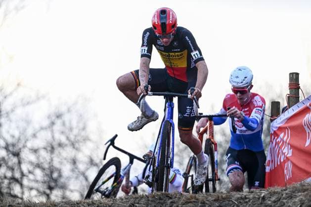 UCI Cyclocross World Cup 2025-2026 Maasmechelen MAASMECHELEN, BELGIUM - JANUARY 24 : Nys Thibau (BEL) of Baloise Glowi Lions, Del Grosso Tibor (NED) of Alpecin-Deceuninck in action during the 11th leg of the Maasmechelen UCI Cyclocross World Cup 2025-2026 a cyclocross race for Women Elite on January 24, 2026 in Maasmechelen, Belgium, 24 01 2026 ( Maasmechelen Belgium  Copyright: xVincentxKalutx