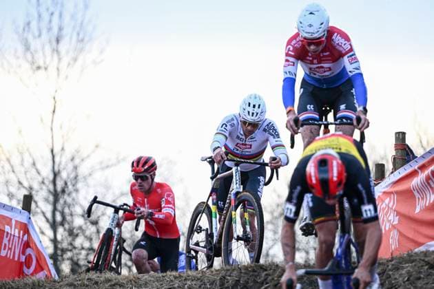 UCI Cyclocross World Cup 2025-2026 Maasmechelen MAASMECHELEN, BELGIUM - JANUARY 24 : Van Der Poel Mathieu (NED) of Alpecin-Deceuninck in action during the 11th leg of the Maasmechelen UCI Cyclocross World Cup 2025-2026 a cyclocross race for Women Elite on January 24, 2026 in Maasmechelen, Belgium, 24 01 2026 ( Maasmechelen Belgium  Copyright: xVincentxKalutx