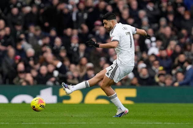 Fulham v Brighton and Hove Albion, Premier League Fulham forward Raul Jimenez (7) passes the ball during the Premier League match between Fulham and Brighton and Hove Albion at Craven Cottage, London, UK on 24 January 2026. London Craven Cottage Greater London UK Editorial use only DataCo restrictions apply See www.football-dataco.com , Copyright: xStephenxFlynnx PSI-23616-0049