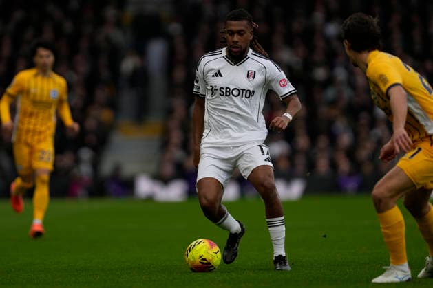 Fulham v Brighton and Hove Albion, Premier League Fulham midfielder Alex Iwobi (17) on the ball during the Premier League match between Fulham and Brighton and Hove Albion at Craven Cottage, London, UK on 24 January 2026. London Craven Cottage Greater London UK Editorial use only DataCo restrictions apply See www.football-dataco.com , Copyright: xStephenxFlynnx PSI-23616-0052
