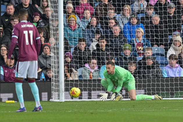 24th January 2026; Turf Moor, Burnley, Lancashire, England; Premier League Football, Burnley versus Tottenham Hotspur; Martin Dubravka of Burnley saves the shot on goal  LeexDurkin Content restricted for UK based newspaper