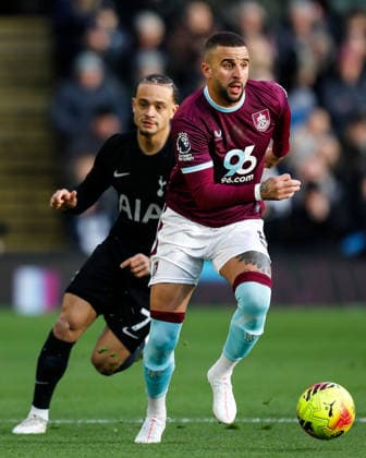 Burnley v Tottenham Hotspur Premier League Kyle Walker of Burnley dribbles past Xavi Simons of Tottenham Hotspur during the Premier League match at Turf Moor, Burnley 24 01 2026 UK Newspapers OUT Copyright: xMaxxTomlinsonx FIL-22856-0045