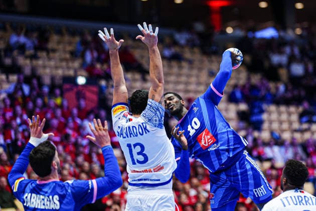 Wurf Tor Dika Mem (Frankreich, 10) DEN, Frankreich vs. Portugal, Handball, EHF Europameisterschaft 2026, Hauptrunde, Spieltag 2, 24.01.2026 DEN, Frankreich vs. Portugal, Handball, EHF Europameisterschaft 2026, Hauptrunde, Spieltag 2, 24.01.2026 Herning Copyright: xEibner-Pressefoto MarcelxvonxFehrnx EP_MFN
