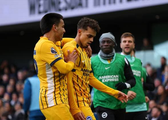 24th January 2026; Craven Cottage, Fulham, London, England; Premier League Football, Fulham versus Brighton and Hove Albion; Yasin Ayari of Brighton &amp; Hove Albion celebrates with Diego Gomez of Brighton &amp; Hove Albion after scoring his sides 1st goal in the 26th minute to make it 0-1  JohnxPatrickxFletcher Content restricted for UK based newspaper