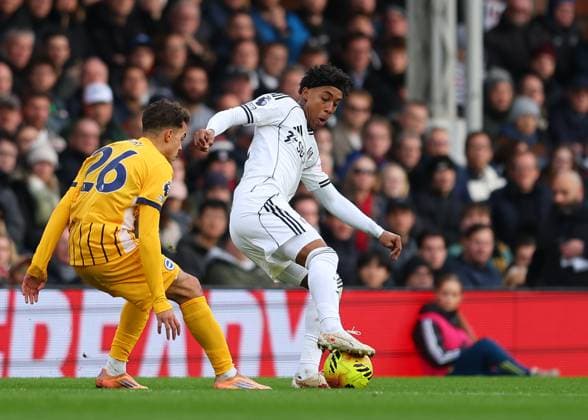 24th January 2026; Craven Cottage, Fulham, London, England; Premier League Football, Fulham versus Brighton and Hove Albion; Kevin of Fulham under pressure from Yasin Ayari of Brighton &amp; Hove Albion  JohnxPatrickxFletcher Content restricted for UK based newspaper