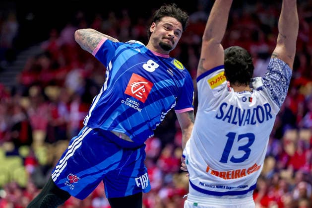 24.01.2026, Handball, Men s EHF EURO 2026, Frankreich - Portugal, Jyske Bank Boxen in Herning, Dänemark, Main Round: Elohim Prandi (France 08) im Zweikampf gegen Rocha Nogueira (Portugal 13) Dänemark