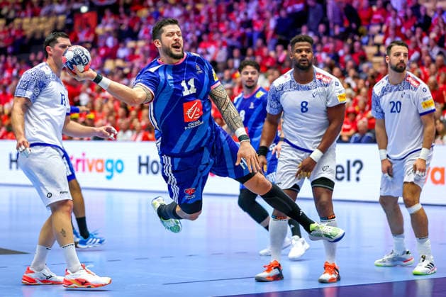 24.01.2026, Handball, Men s EHF EURO 2026, Frankreich - Portugal, Jyske Bank Boxen in Herning, Dänemark, Main Round: Nicolas Tournat (France 11) wirft auf das Tor gegen Rocha Nogueira (Portugal 13) Victor Manuel Iturriza Alvarez (Portugal 08) Miguel Jose Soares Neves (Portugal 20) Dänemark
