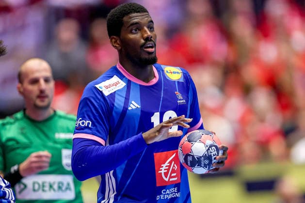 24.01.2026, Handball, Men s EHF EURO 2026, Frankreich - Portugal, Jyske Bank Boxen in Herning, Dänemark, Main Round: Dika Mem (France 10) Dänemark