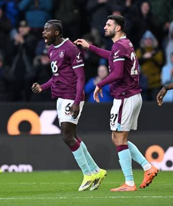 Axel Tuanzebe of Burnley celebrates after scoring the team s first goal Burnley v Tottenham Hotspur, Premier League, Football, Turf Moor, Burnley, UK - 24 Jan 2026Burnley Turf Moor United Kingdom EDITORIAL USE ONLY No use with unauthorised audio, video, data, fixture lists, club league logos or live services. Online in-match use limited to 120 images, no video emulation. No use in betting, games or single club league player publications. Copyright: xAnnaxGowthorpe Shutterstockx 16425941ah