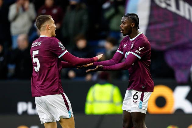 Burnley v Tottenham Hotspur Premier League Maxime Esteve (left) and Axel Tuanzebe of Burnley celebrate during the Premier League match at Turf Moor, Burnley 24 01 2026 UK Newspapers OUT Copyright: xMaxxTomlinsonx FIL-22856-0066
