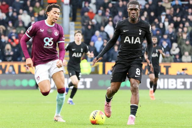 Yves Bissouma (8 Tottenham Hotspur) controls the ball during the Premier League match between Burnley and Tottenham Hotspur at Turf Moor in Burnley, England on January 24th 2026. Copyright: xSeanxChandlerx xSPPx Sportspressphoto_SPR85050