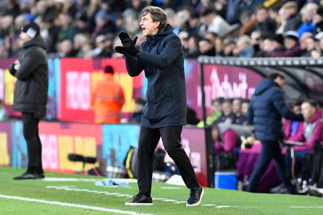 Burnley v Tottenham Hotspur, Premier League Thomas Frank Manager of Tottenham Hotspur gestures during the Burnley v Tottenham Hotspur Premier League match at Turf Moor, Burnley, England on 24 January 2026 Credit: Connor McMain Every Second Media Editorial use only. All images are copyright Every Second Media Limited. No images may be reproduced without prior permission. All rights reserved. Premier League and Football League images are subject to licensing agreements with Football DataCo Limited. see https: www.football-dataco.com Copyright: xIMAGO EveryxSecondxMediax ESM-1771-0060 ConnorxMcMainx xEveryxSecondxMediax