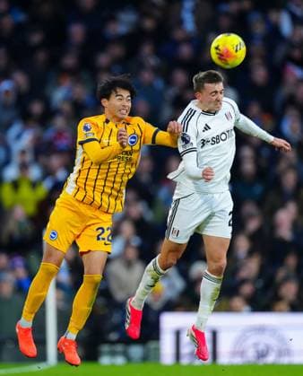 Timothy Castagne of Fulham battles with Kaoru Mitoma of Brighton Fulham v Brighton and Hove Albion, Premier League, Football, Craven Cottage, London, UK - 24 Jan 2026London Craven Cottage United Kingdom EDITORIAL USE ONLY No use with unauthorised audio, video, data, fixture lists, club league logos or live services. Online in-match use limited to 120 images, no video emulation. No use in betting, games or single club league player publications.  Copyright: xJavierxGarcia Shutterstockx 16425974bg