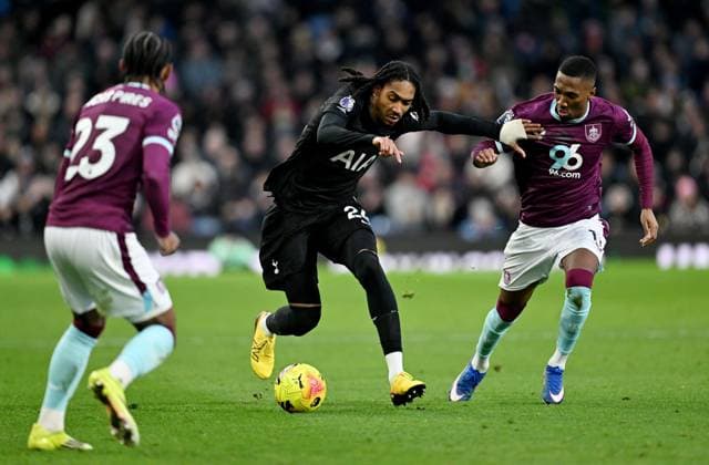 Djed Spence of Tottenham Hotspur and Jaidon Anthony of Burnley Burnley v Tottenham Hotspur, Premier League, Football, Turf Moor, Burnley, UK - 24 Jan 2026Burnley Turf Moor United Kingdom EDITORIAL USE ONLY No use with unauthorised audio, video, data, fixture lists, club league logos or live services. Online in-match use limited to 120 images, no video emulation. No use in betting, games or single club league player publications.  Copyright: xAnnaxGowthorpe Shutterstockx 16425941an