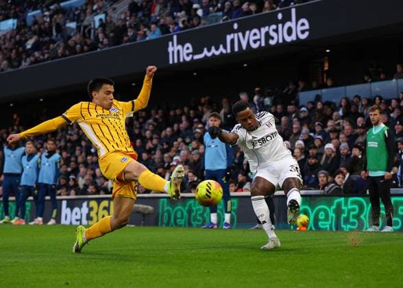 24th January 2026; Craven Cottage, Fulham, London, England; Premier League Football, Fulham versus Brighton and Hove Albion; Ryan Sessegnon of Fulham crosses the ball over Diego Gomez of Brighton &amp; Hove Albion  JohnxPatrickxFletcher Content restricted for UK based newspaper