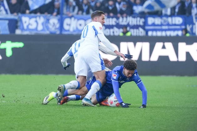 2. Bundesliga, Karlsruher SC vs Hertha BSC, 24.01.2026 Zweikampf zwischen Paul Seguin (Hertha BSC, 30) und Louey Ben Farhat (Karlsruher SC, 19) 2. Bundesliga, Karlsruher SC vs Hertha BSC, BBBank Wildpark Karlsruhe, 24.01.2026 DFB DFL REGULATIONS PROHIBIT ANY USE OF PHOTOGRAPHS AS IMAGE SEQUENCES AND OR QUASI-VIDEO.