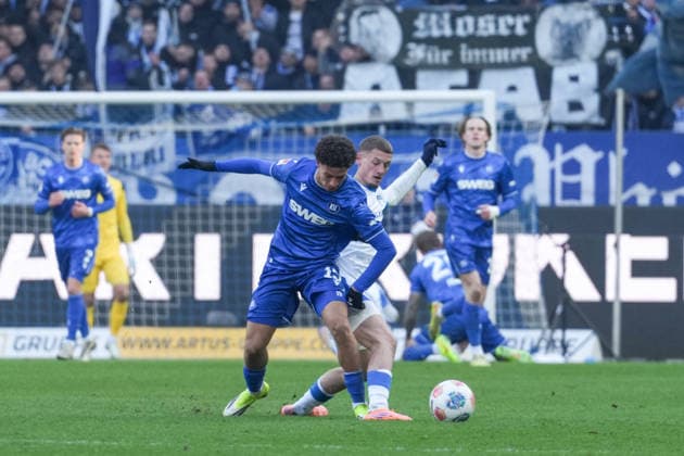 2. Bundesliga, Karlsruher SC vs Hertha BSC, 24.01.2026 Zweikampf zwischen Louey Ben Farhat (Karlsruher SC, 19) und Sebastian Grønning (Hertha BSC, 17) 2. Bundesliga, Karlsruher SC vs Hertha BSC, BBBank Wildpark Karlsruhe, 24.01.2026 DFB DFL REGULATIONS PROHIBIT ANY USE OF PHOTOGRAPHS AS IMAGE SEQUENCES AND OR QUASI-VIDEO.