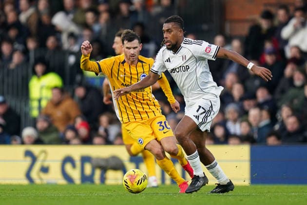 Fulham v Brighton & Hove Albion, Premier League Alex Iwobi of Fulham under pressure from Pascal Groß of Brighton & Hove Albion during the Fulham v Brighton & Hove Albion Premier League match at Craven Cottage, London, England on 24 January 2026 Credit: Dylan Hepworth Every Second Media Editorial use only. All images are copyright Every Second Media Limited. No images may be reproduced without prior permission. All rights reserved. Premier League and Football League images are subject to licensing agreements with Football DataCo Limited. see https: www.football-dataco.com Copyright: xIMAGO EveryxSecondxMediax ESM-1770-0049 DylanxHepworthx xEveryxSecondxMediax