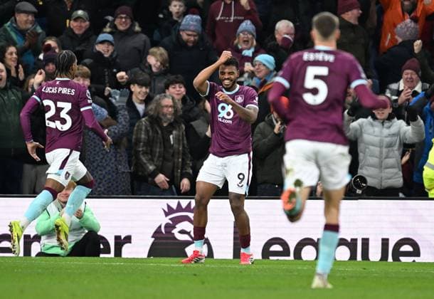 Lyle Foster of Burnley celebrates after scoring the team s second goal Burnley v Tottenham Hotspur, Premier League, Football, Turf Moor, Burnley, UK - 24 Jan 2026Burnley Turf Moor United Kingdom EDITORIAL USE ONLY No use with unauthorised audio, video, data, fixture lists, club league logos or live services. Online in-match use limited to 120 images, no video emulation. No use in betting, games or single club league player publications.  Copyright: xAnnaxGowthorpe Shutterstockx 16425941aq