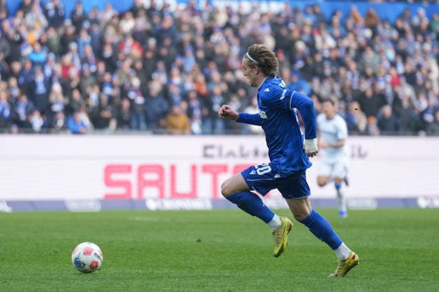 2. Bundesliga, Karlsruher SC vs Hertha BSC, 24.01.2026 David Herold (Karlsruher SC, 20) am Ball 2. Bundesliga, Karlsruher SC vs Hertha BSC, BBBank Wildpark Karlsruhe, 24.01.2026 DFB DFL REGULATIONS PROHIBIT ANY USE OF PHOTOGRAPHS AS IMAGE SEQUENCES AND OR QUASI-VIDEO.
