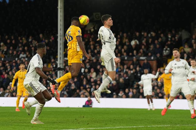 Fulham v Brighton and Hove Albion, Premier League Brighton & Hove Albion manager forward Danny Welbeck (18) heads at goal and forces a save during the Premier League match between Fulham and Brighton and Hove Albion at Craven Cottage, London, UK on 24 January 2026. London Craven Cottage Greater London UK Editorial use only DataCo restrictions apply See www.football-dataco.com , Copyright: xStephenxFlynnx PSI-23616-0125