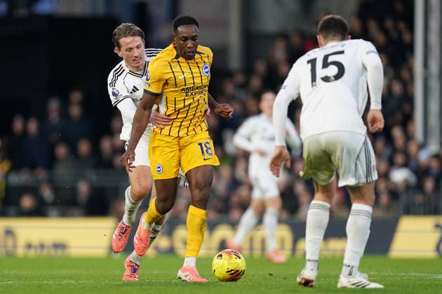 Fulham v Brighton & Hove Albion, Premier League Danny Welbeck of Brighton & Hove Albion under pressure from Sander Berge of Fulham and Jorge Cuenca of Fulham during the Fulham v Brighton & Hove Albion Premier League match at Craven Cottage, London, England on 24 January 2026 Credit: Dylan Hepworth Every Second Media Editorial use only. All images are copyright Every Second Media Limited. No images may be reproduced without prior permission. All rights reserved. Premier League and Football League images are subject to licensing agreements with Football DataCo Limited. see https: www.football-dataco.com Copyright: xIMAGO EveryxSecondxMediax ESM-1770-0056 DylanxHepworthx xEveryxSecondxMediax