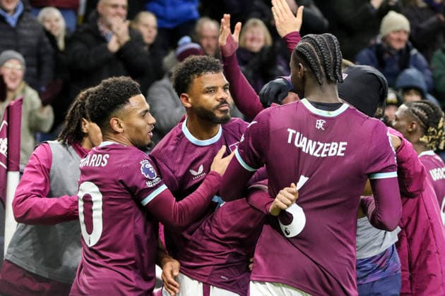 Lyle Foster (9 Burnley) celebrates his goal during the Premier League match between Burnley and Tottenham Hotspur at Turf Moor in Burnley, England on January 24th 2026. Copyright: xSeanxChandlerx xSPPx Sportspressphoto_SPR85089