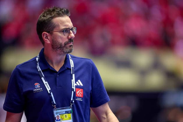 24.01.2026, Handball, Men s EHF EURO 2026, Frankreich - Portugal, Jyske Bank Boxen in Herning, Dänemark, Main Round: Headcoach Guillaume Gille (France hc) gestikulierend am Spielfeldrand Dänemark