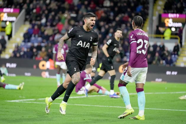 Burnley v Tottenham Hotspur, Burnley, UK - 24 Jan 2026 Goal celebrations for Cristian Romero of Tottenham Hotspur during the Premier League match between Burnley and Tottenham Hotspur at Turf Moor, Burnley on 24 January 2026 ( Burnley Turf Moor Burnley England Copyright: xHarryxCornish PPAUKx PPA-242876