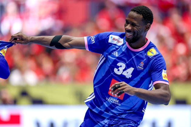 24.01.2026, Handball, Men s EHF EURO 2026, Frankreich - Portugal, Jyske Bank Boxen in Herning, Dänemark, Main Round: Karl Konan (France 34) lachend jubelnd Dänemark