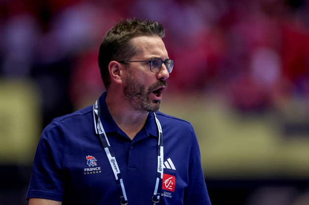 24.01.2026, Handball, Men s EHF EURO 2026, Frankreich - Portugal, Jyske Bank Boxen in Herning, Dänemark, Main Round: Headcoach Guillaume Gille (France hc) gestikulierend am Spielfeldrand Dänemark