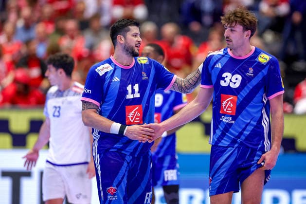 24.01.2026, Handball, Men s EHF EURO 2026, Frankreich - Portugal, Jyske Bank Boxen in Herning, Dänemark, Main Round: Abschlussjubel nach dem Sieg der Franzosen gegen Portugal. Nicolas Tournat (France 11) Thibaud Briet (France 39) Dänemark
