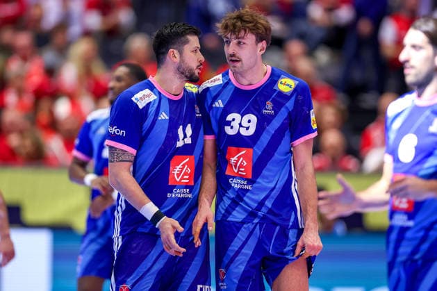 24.01.2026, Handball, Men s EHF EURO 2026, Frankreich - Portugal, Jyske Bank Boxen in Herning, Dänemark, Main Round: Abschlussjubel nach dem Sieg der Franzosen gegen Portugal. Nicolas Tournat (France 11) Thibaud Briet (France 39) Dänemark