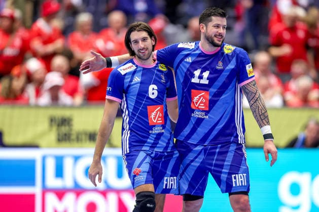 24.01.2026, Handball, Men s EHF EURO 2026, Frankreich - Portugal, Jyske Bank Boxen in Herning, Dänemark, Main Round: Abschlussjubel nach dem Sieg der Franzosen gegen Portugal. Julien Bos (France 06) neben Nicolas Tournat (France 11) Dänemark