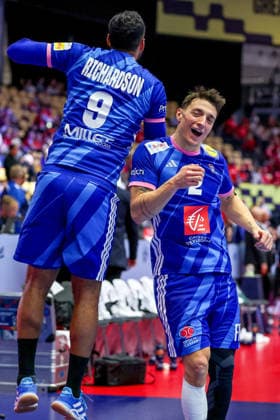 24.01.2026, Handball, Men s EHF EURO 2026, Frankreich - Portugal, Jyske Bank Boxen in Herning, Dänemark, Main Round: Abschlussjubel nach dem Sieg der Franzosen gegen Portugal. Melvyn Richardson (France 09) Yanis Lenne (France 02) jubelnd Dänemark