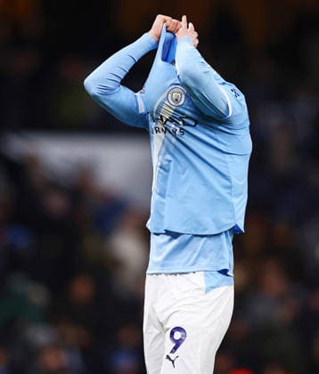 Erling Haaland of Manchester City removes their shirt at the end of the match Manchester City v Wolverhampton Wanderers, Premier League, Football, Etihad Stadium, Manchester, UK - 24 Jan 2026Manchester Etihad Stadium United Kingdom EDITORIAL USE ONLY No use with unauthorised audio, video, data, fixture lists, club league logos or live services. Online in-match use limited to 120 images, no video emulation. No use in betting, games or single club league player publications.  Copyright: xMattxWest Shutterstockx 16425986ao