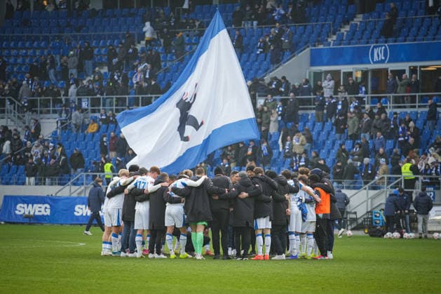 Deutschland, Fußball, 2 Bundesliga, Saison 2025 2026, Karlsruher SC vs. Herta BSC BBBank Wildpark (Karlsruhe): Mannschaft, Karlsruhe BBBank Wildpark Baden-Württemberg Deutschland