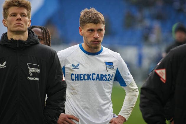 Deutschland, Fußball, 2 Bundesliga, Saison 2025 2026, Karlsruher SC vs. Herta BSC BBBank Wildpark (Karlsruhe): Marton Dardai (Hertha BSC, 31) Karlsruhe BBBank Wildpark Baden-Württemberg Deutschland